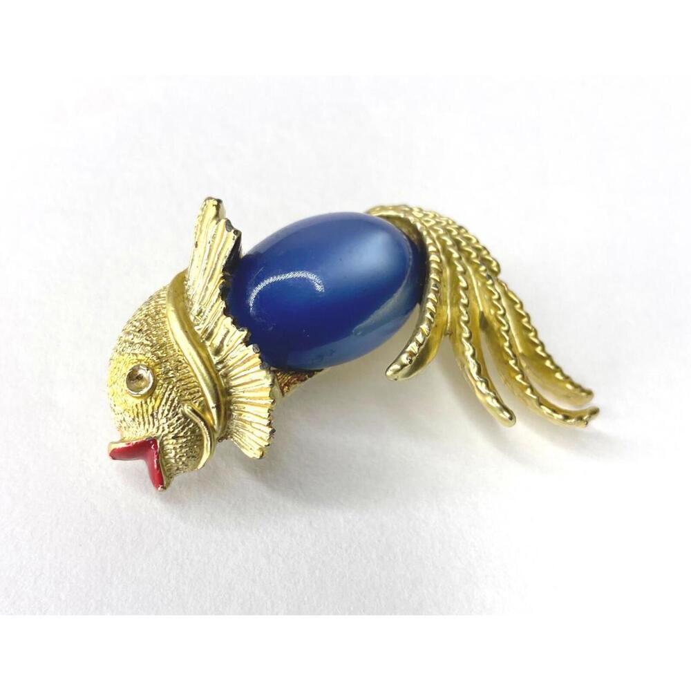 Vintage 1950s Brooch Lapel Pin Koi Fish Blue Plastic Cabochon Gold Tone Metal
